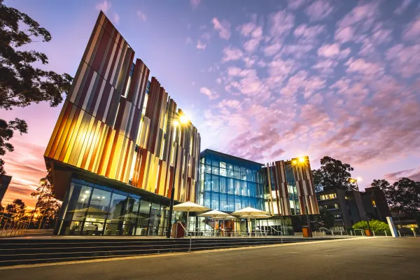 Macquarie cambió las clases por un chatbot: qué se pierde, qué se gana y qué debería exigir el profesorado